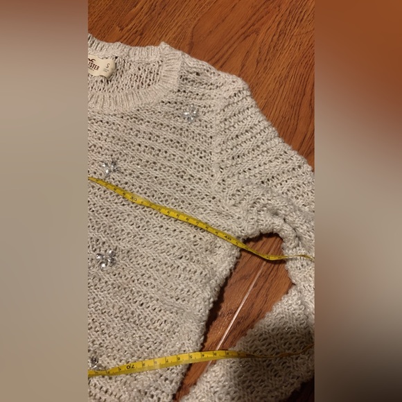 Hollister Cream Sparkling Knitted Sweater with Flower Sequin - Picture 6 of 7